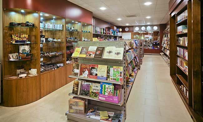 Fabrica de estanterias en Murcia para librerías