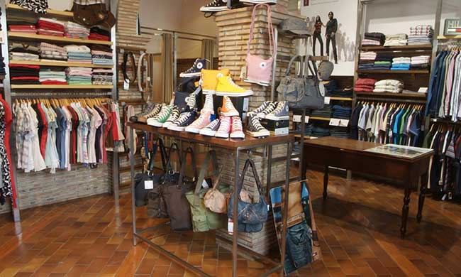 Estanterías para tiendas de ropa y moda en Murcia